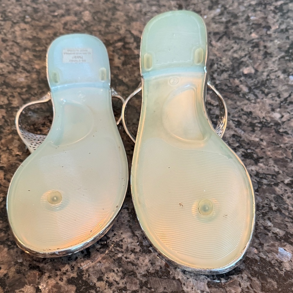 BCBGeneration Gold Cutout Sandals EUC 7 - Picture 7 of 10